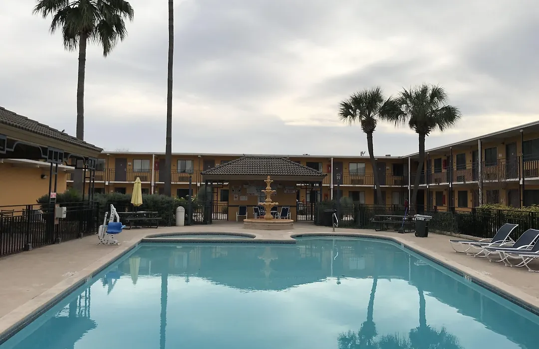 Americas Best Value Inn Laredo-1