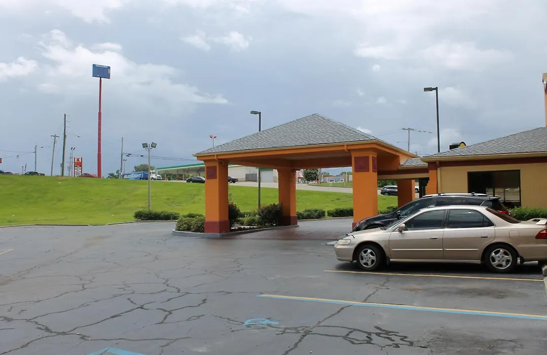 Howard Johnson By Wyndham Vicksburg-1