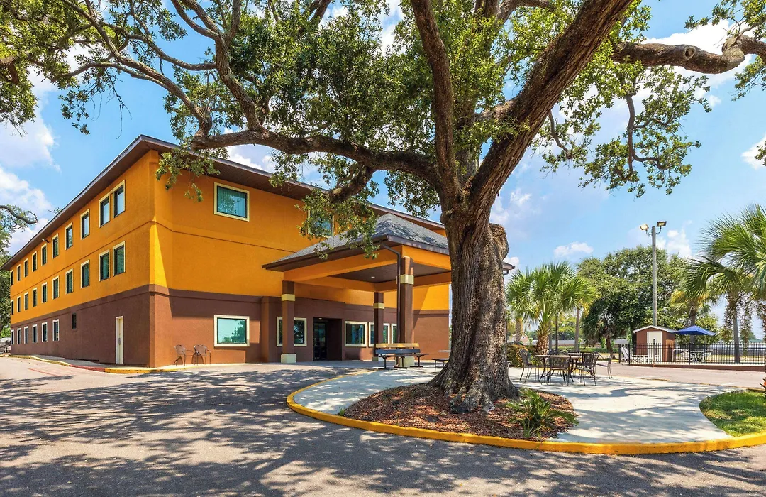 Days Inn By Wyndham Biloxi Beach-1