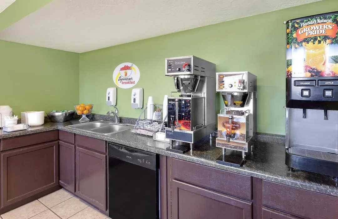 Super 8 By Wyndham Norfolk-1