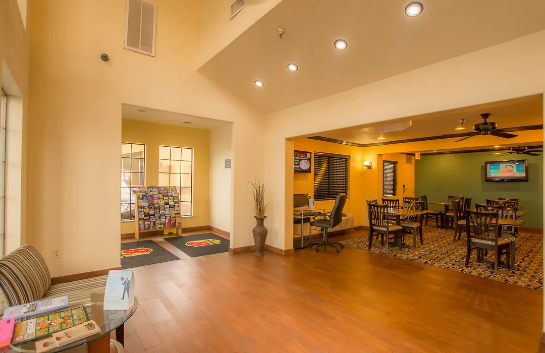 Super 8 By Wyndham Oklahoma Airport Fairgrounds West-1