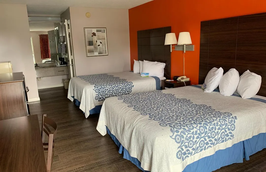 Days Inn By Wyndham Clinton-1