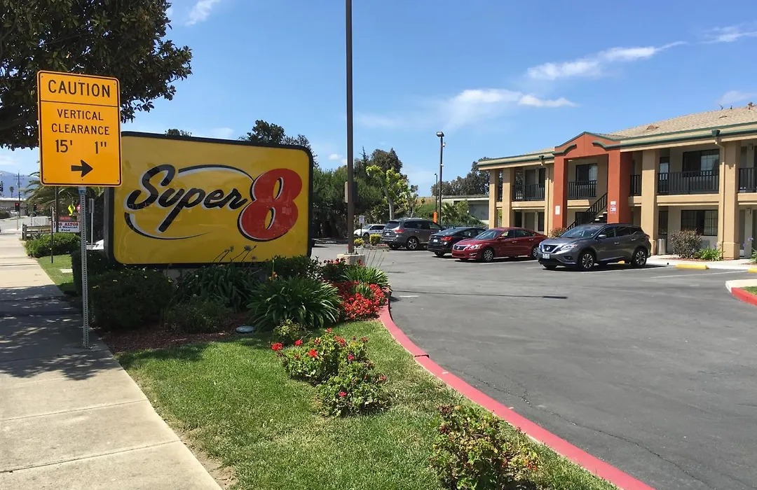 Super 8 By Wyndham Salinas-1