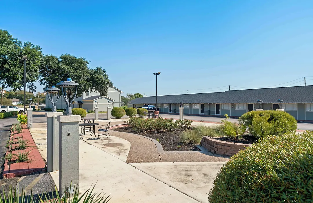 Americas Best Value Inn & Suites Brenham-1