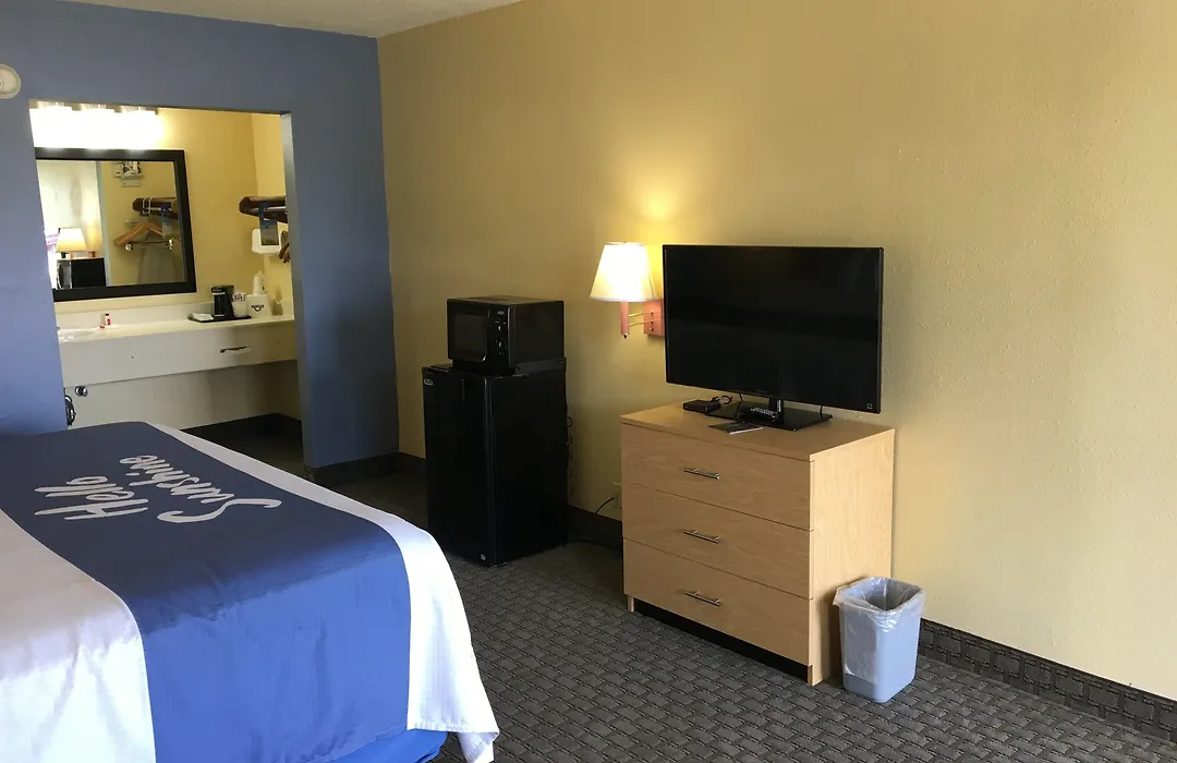Days Inn By Wyndham Crystal River-1