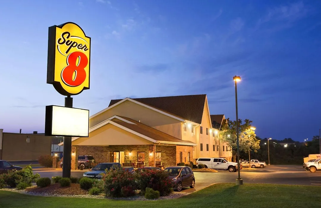 Super 8 By Wyndham Alton-1