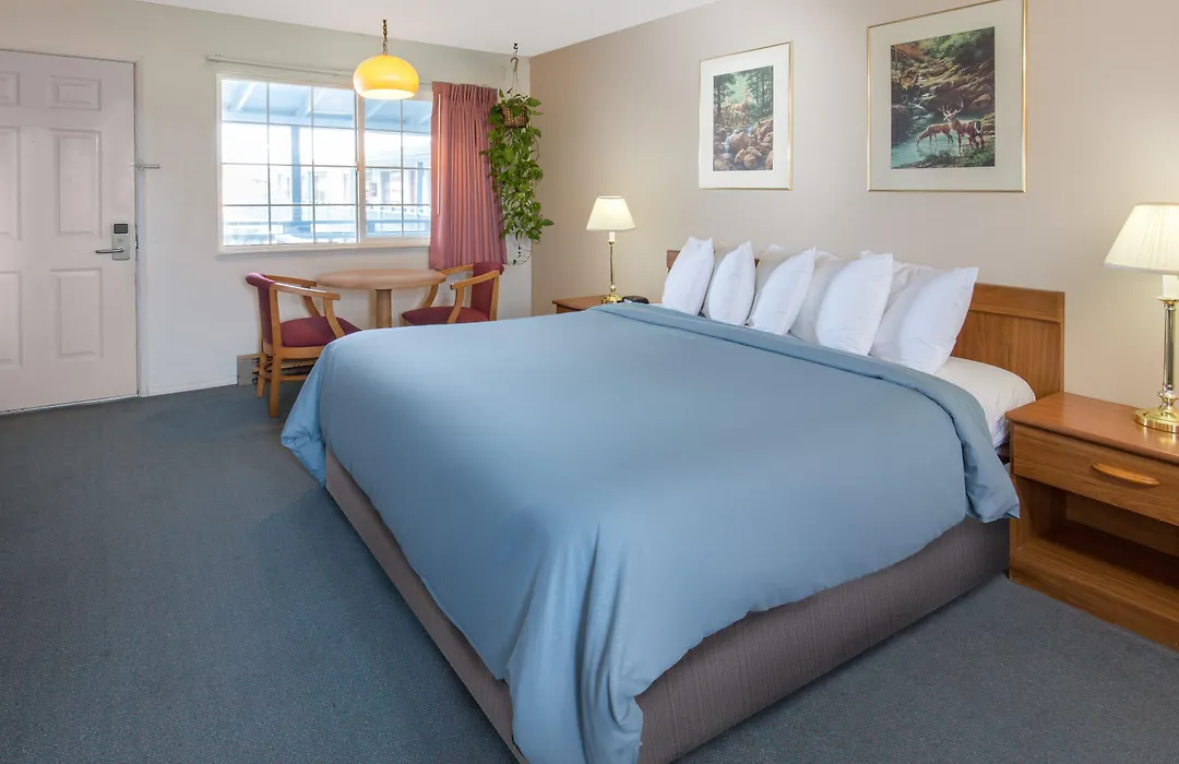Redwood Inn-1