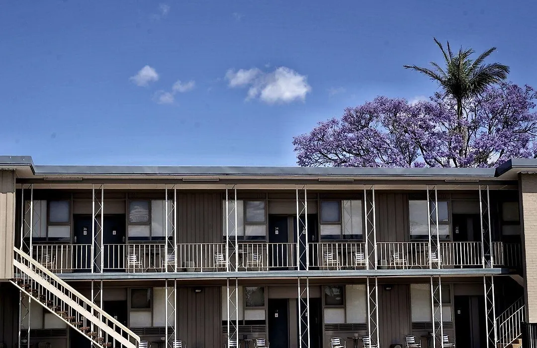 Country Motor Inn-1