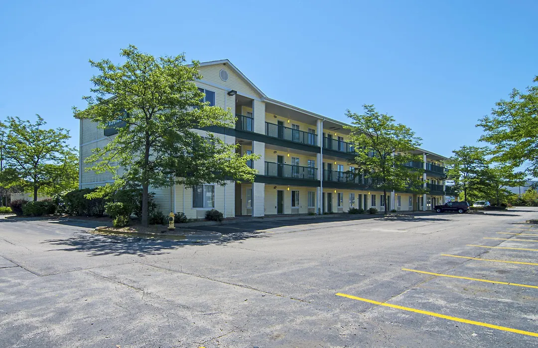 Hometowne Studios By Red Roof Chicago - Waukegan-1
