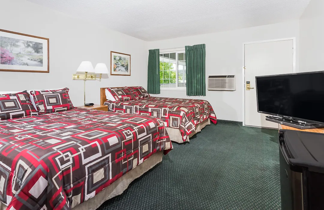 Travelodge By Wyndham Grants Pass-1