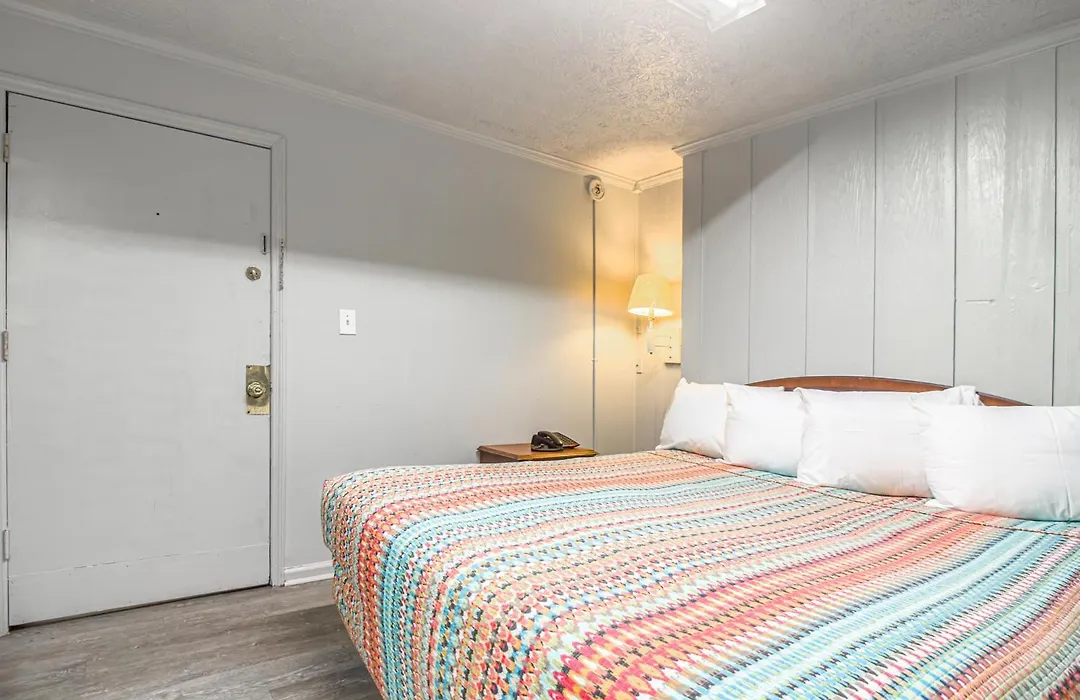 Colony Inn By Oyo Columbus Us-280-1