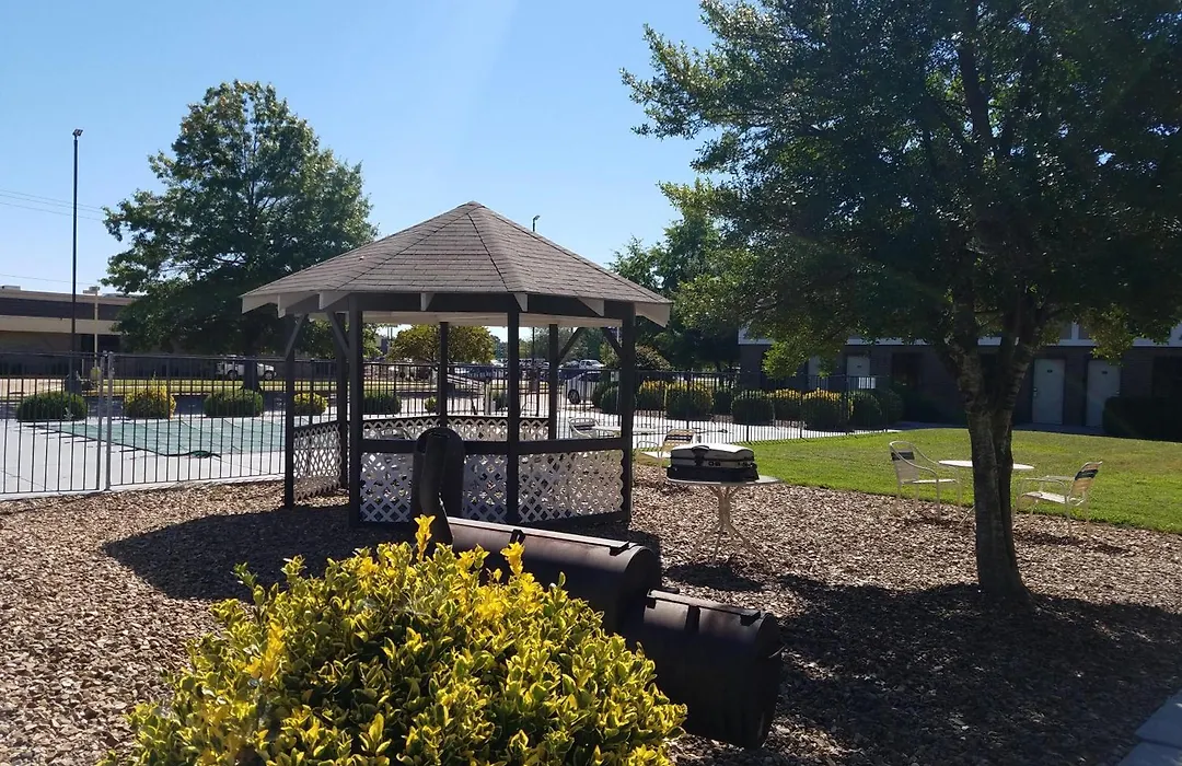 Super 8 By Wyndham Bentonville-1