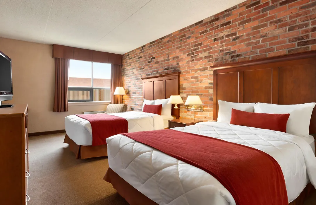 Travelodge By Wyndham North Bay Lakeshore-1