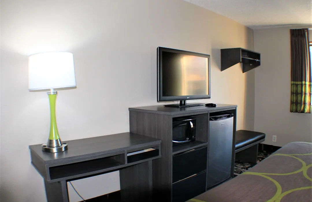 Super 8 By Wyndham Greensboro/Coliseum/Conv.-1
