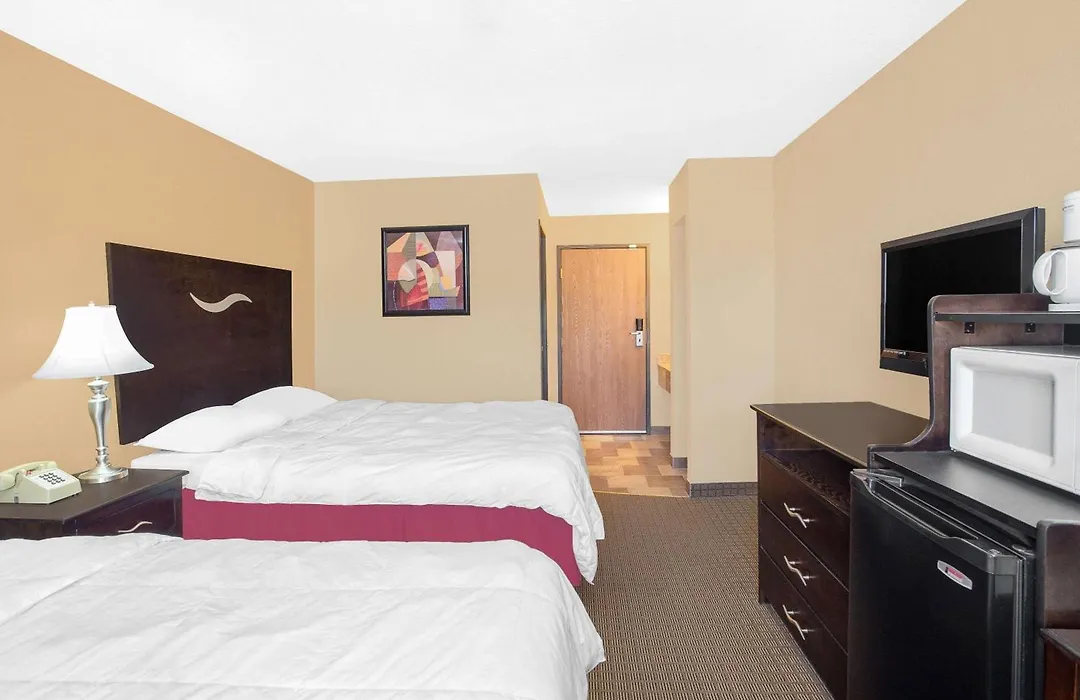 Super 8 By Wyndham Sheboygan Wi-1