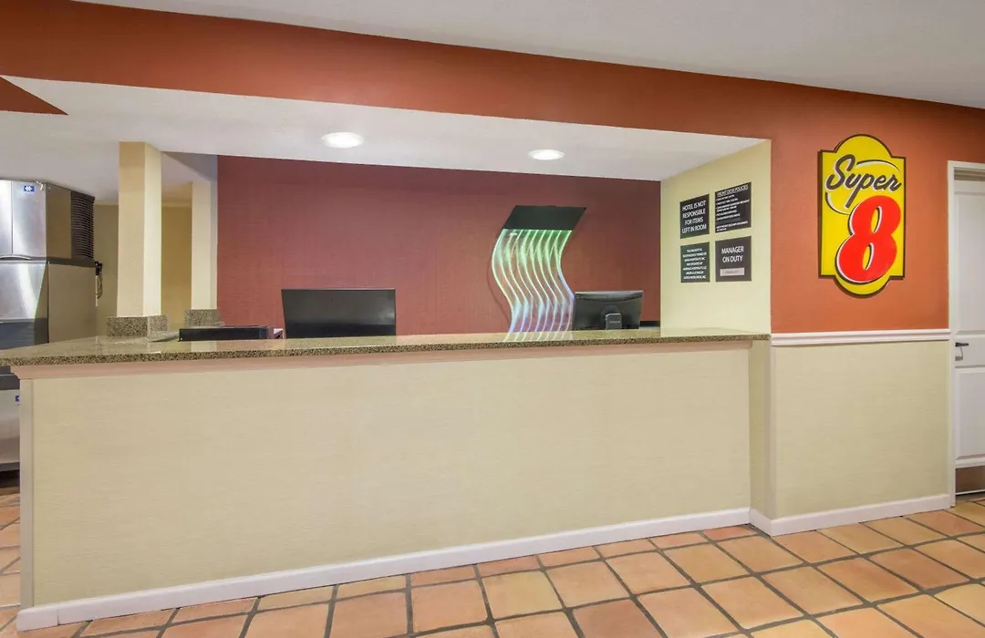Super 8 By Wyndham Portales-1