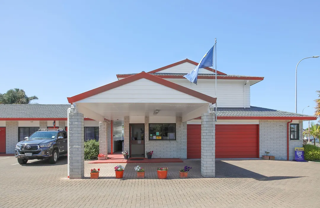 Bks Palm Court Motor Lodge-1
