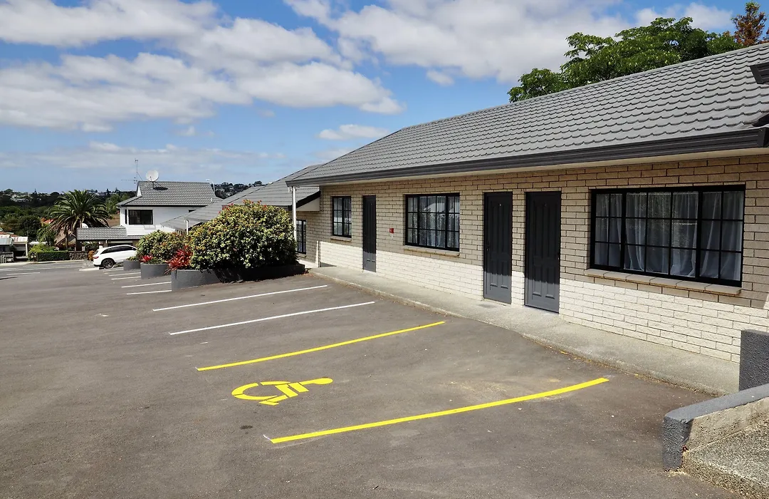 Bk'S Pohutukawa Lodge-1