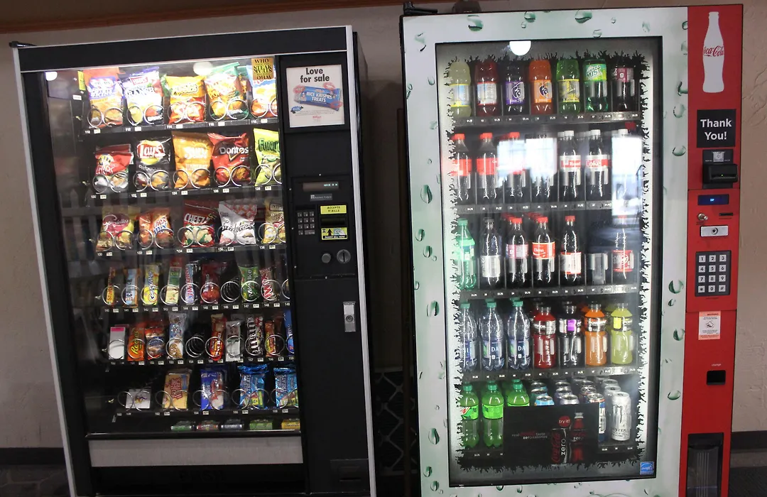 Knights Inn And Suites - Grand Forks-1