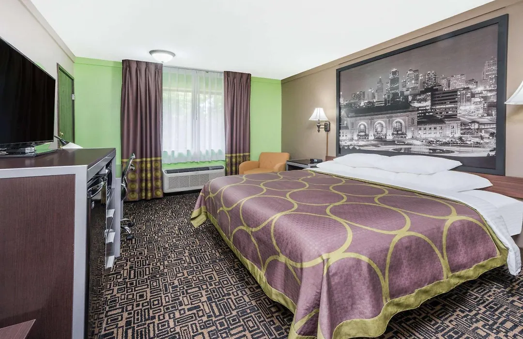 Super 8 By Wyndham Warrensburg-1