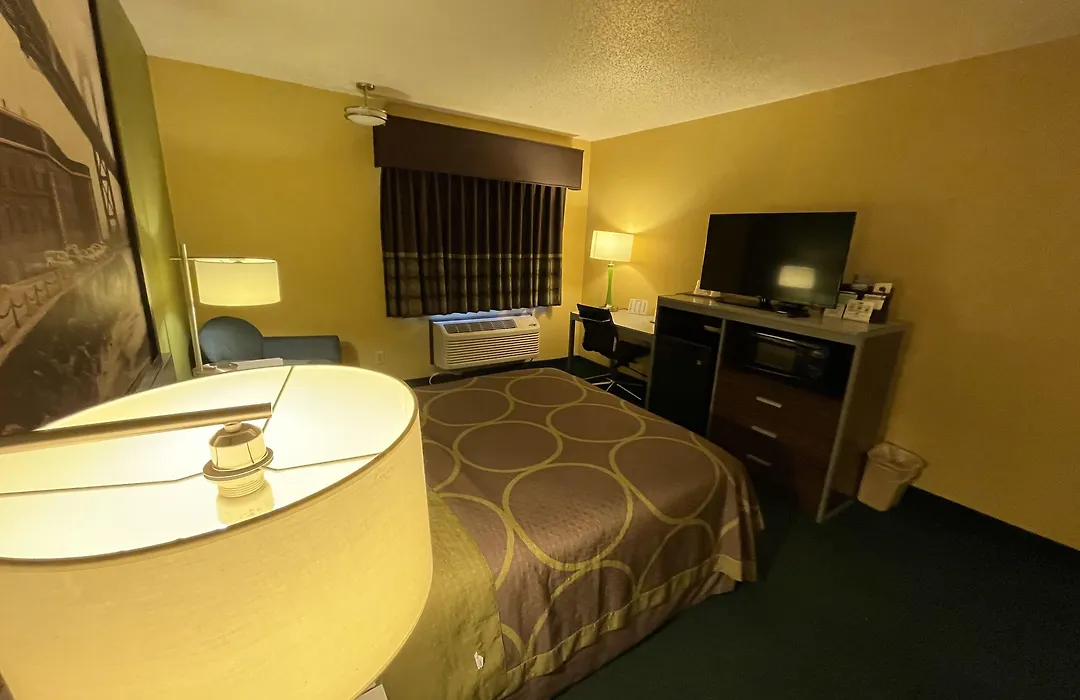 Super 8 By Wyndham Van Buren/Ft. Smith Area-1