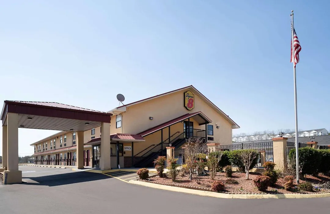 Super 8 By Wyndham Cleveland-1