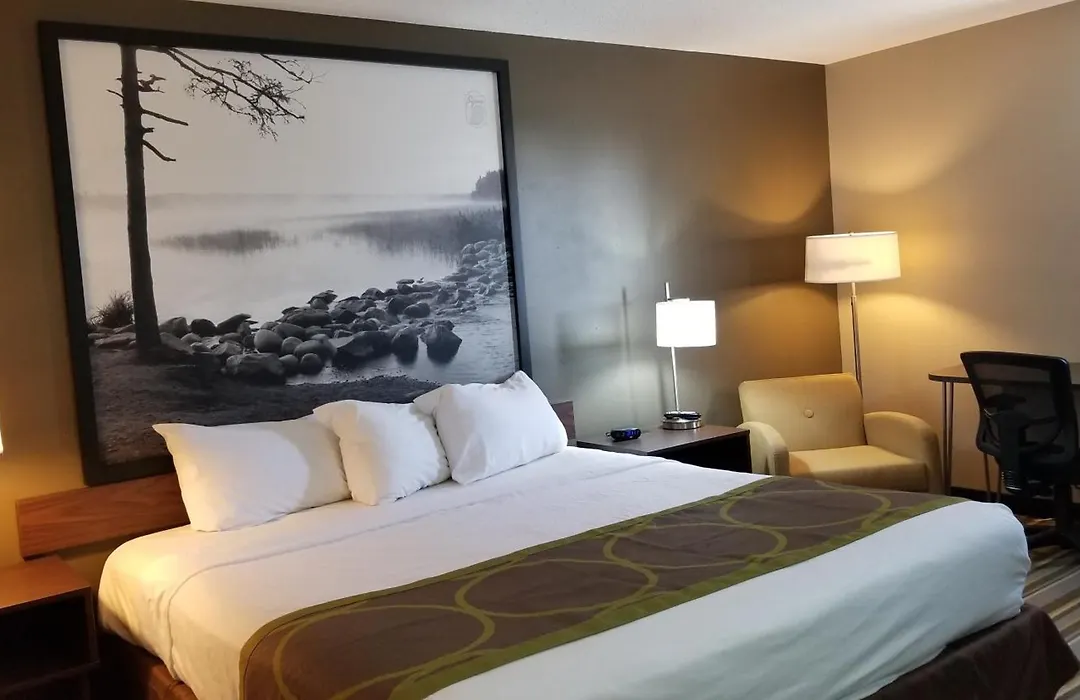 Super 8 By Wyndham St. Cloud-1