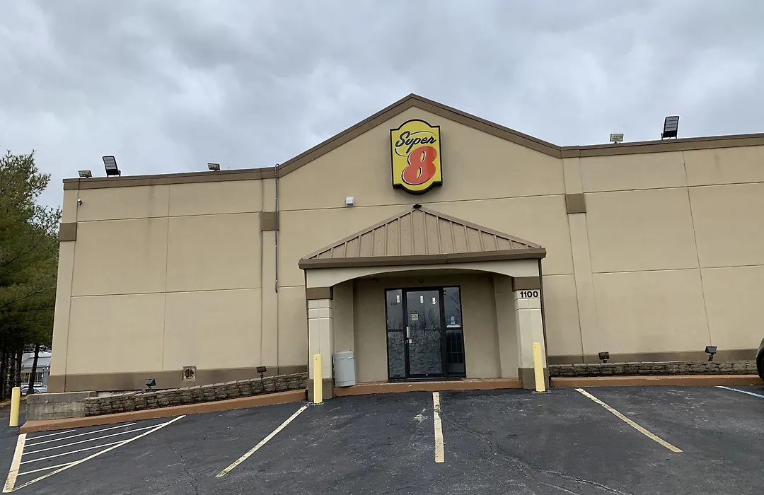 Super 8 By Wyndham Brownsburg-1
