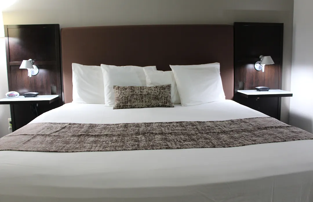 Westbridge Inn & Suites-1