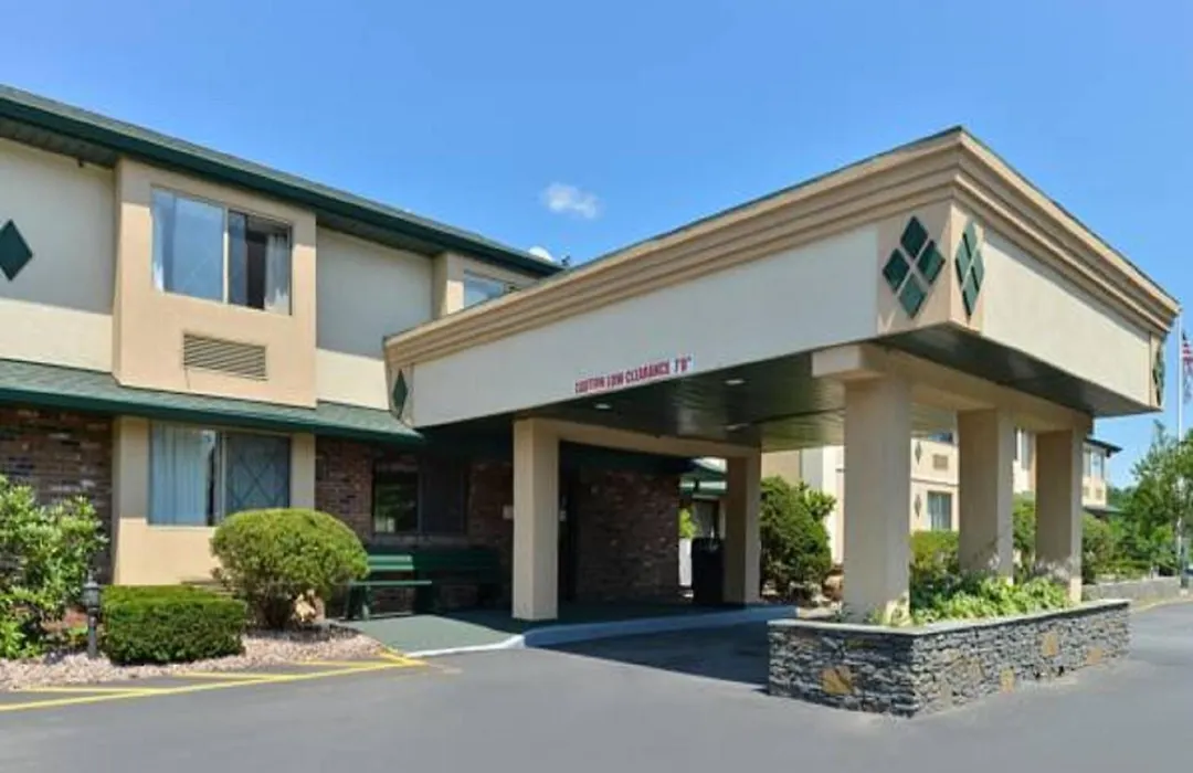 Americas Best Value Inn New Paltz-1