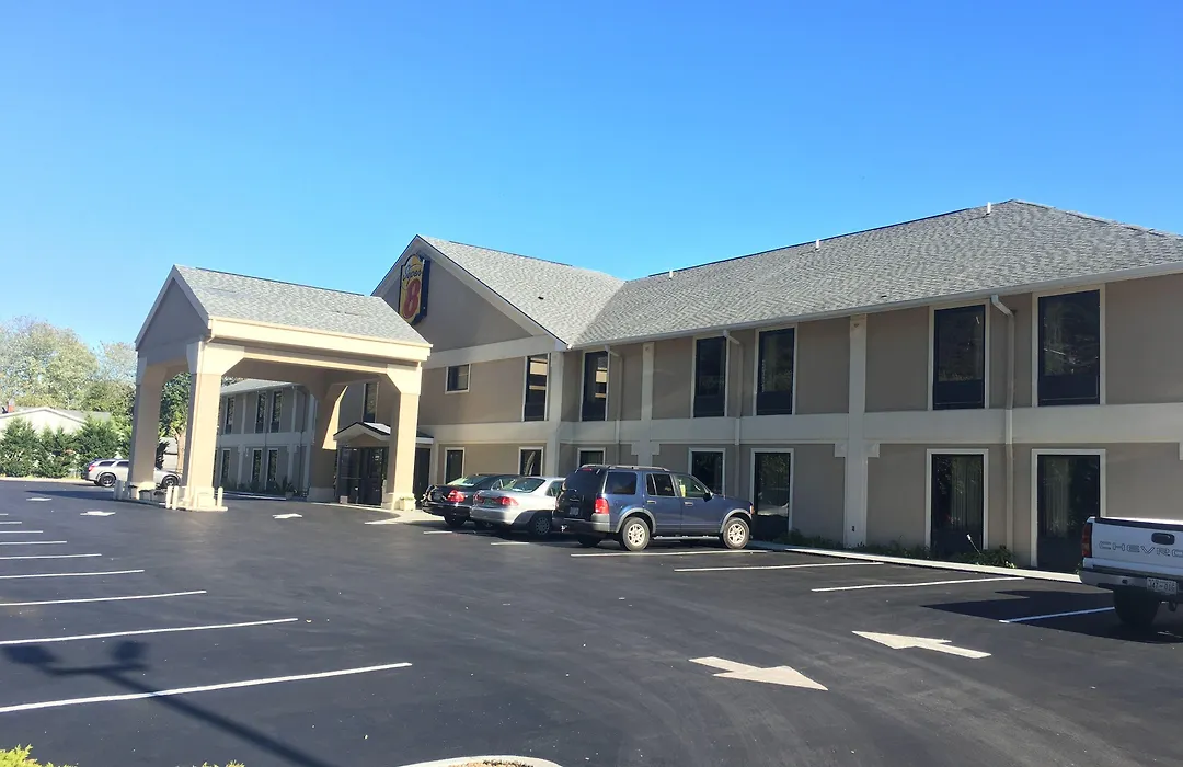 Super 8 By Wyndham Erwin, I-26 Exit 37-1