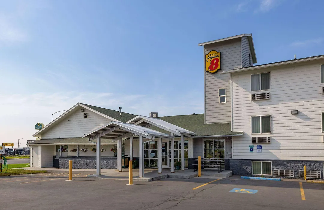 Super 8 By Wyndham Belgrade/Bozeman Airport-1