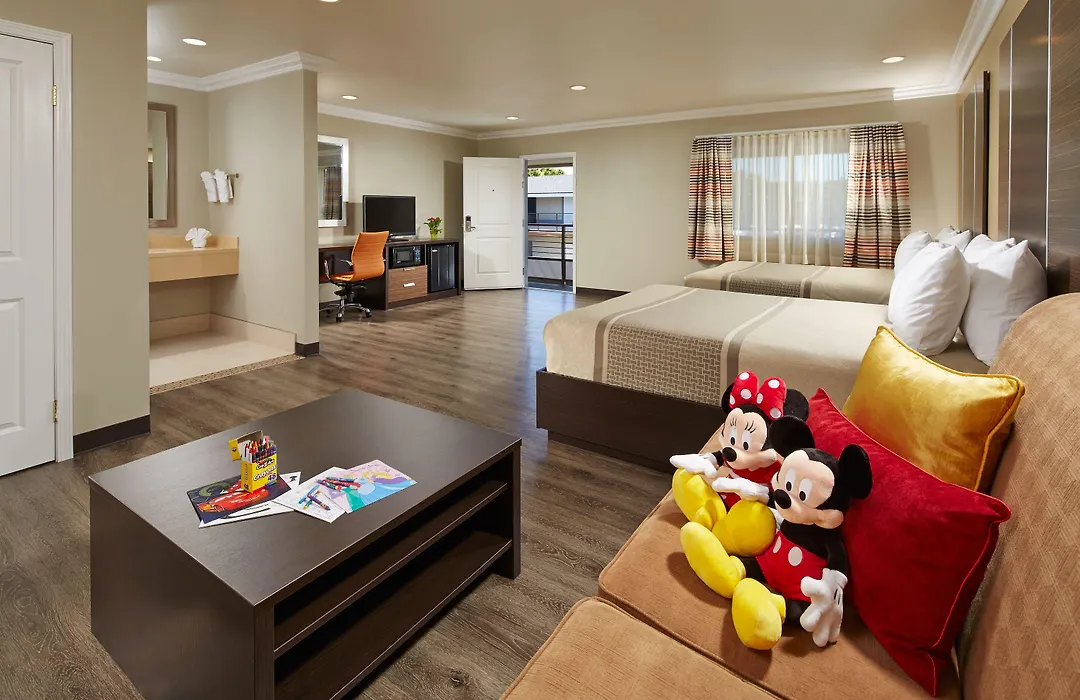 Eden Roc Inn & Suites Near The Maingate-1