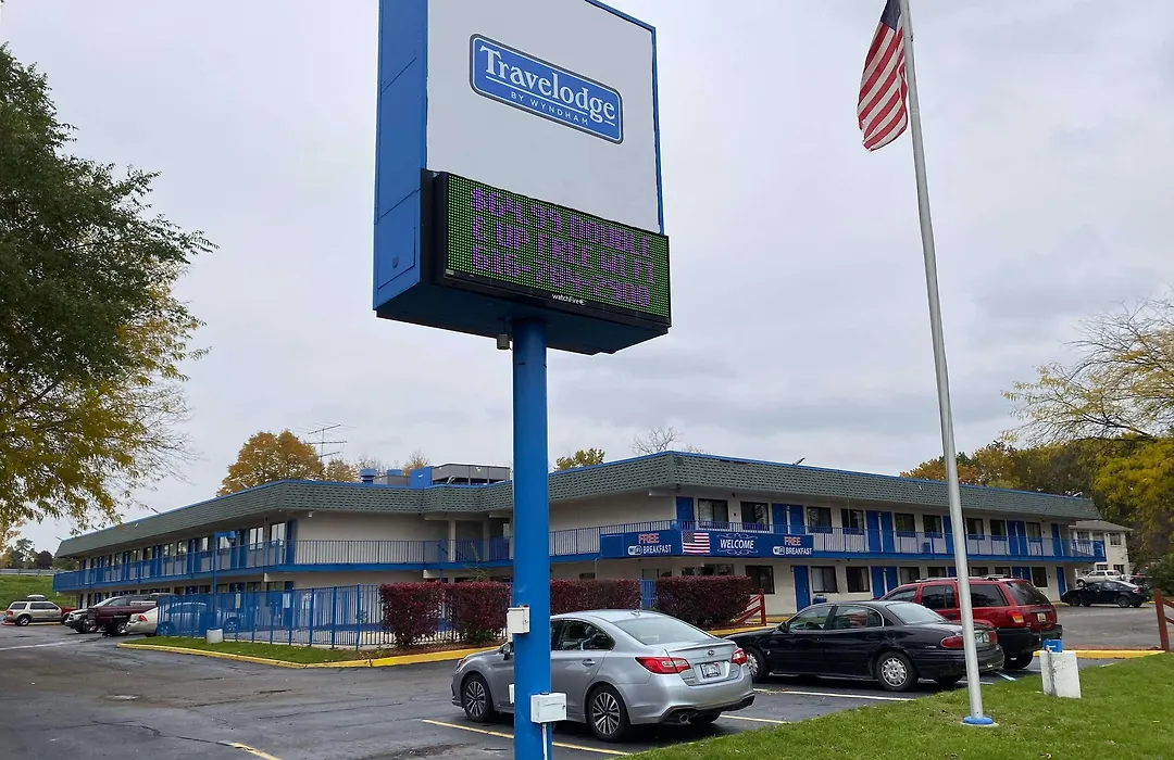 Travelodge By Wyndham Grand Rapids North-1