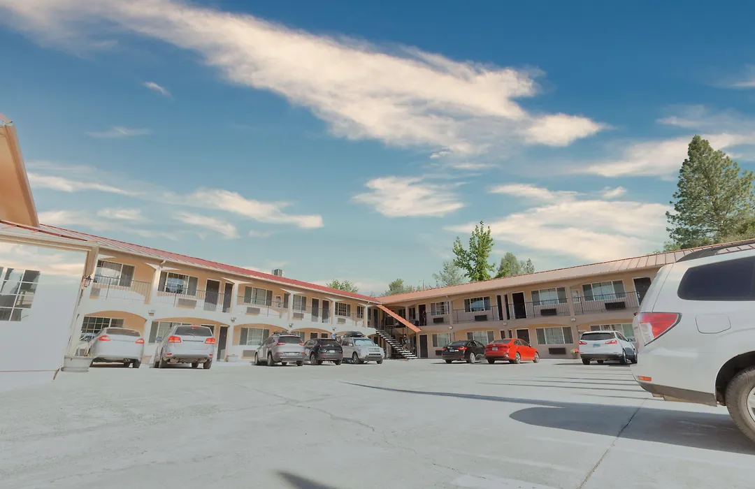 The Yosemite Inn-1
