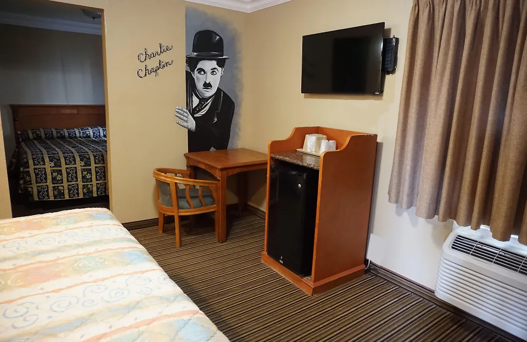 Hollywood Inn Express North-1