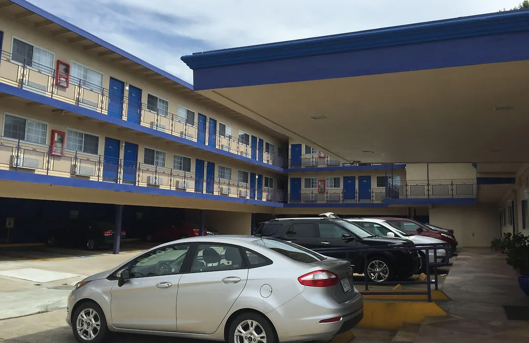 Surf Motel-1