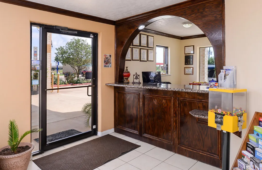 Americas Best Value Inn & Suites Waller/Prairie View-1