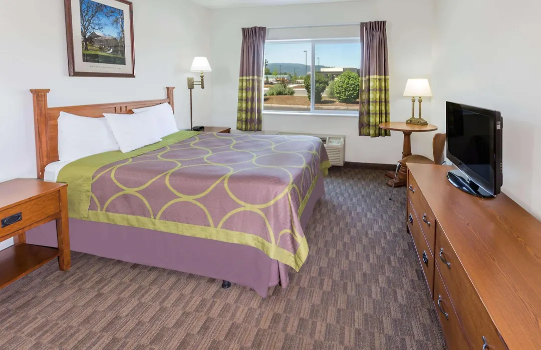 Super 8 By Wyndham Central Pt Medford-1
