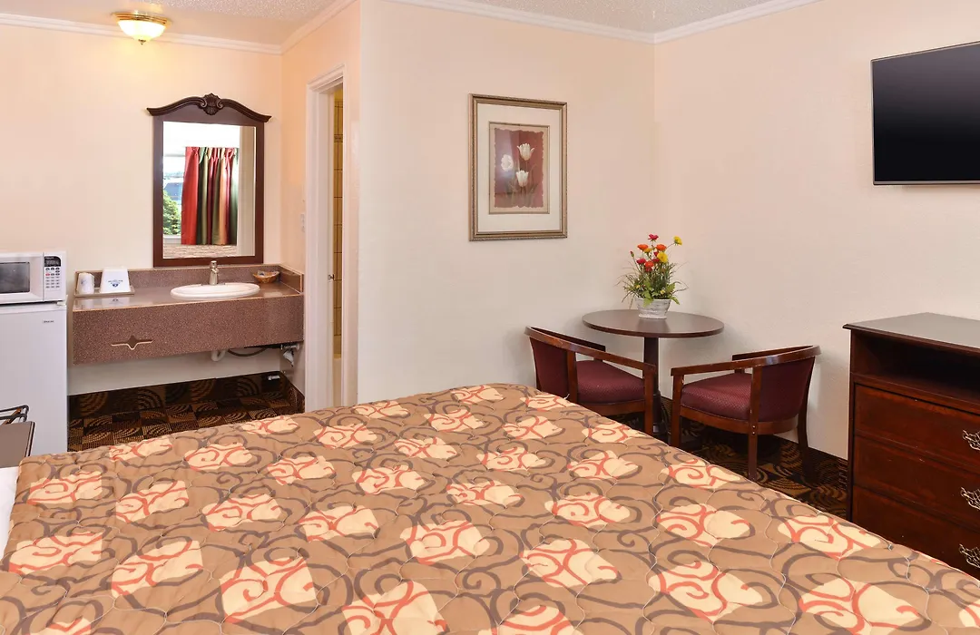 Americas Best Value Inn & Suites Klamath Falls-1