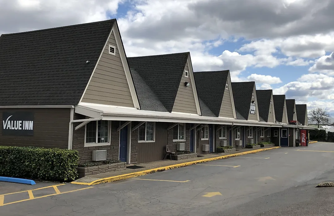 Valueinn Eugene - Airport-1