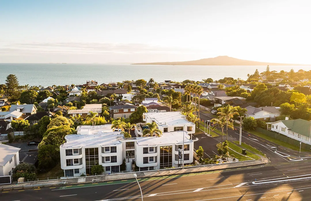 Carnmore Hotel Takapuna-1