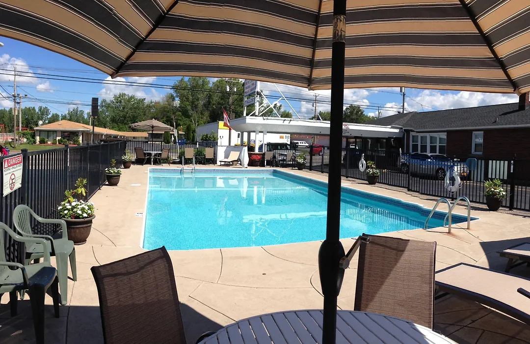 Moonlite Motel-1