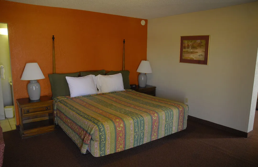 America'S Best Inn And Suites Emporia-1