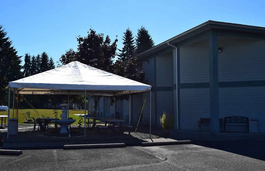 Dew Drop Inn-1