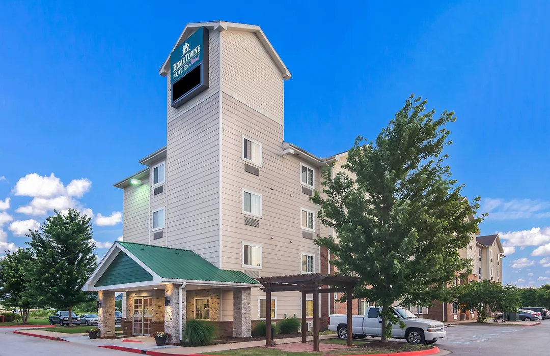 Hometowne Studios & Suites By Red Roof Bentonville-1