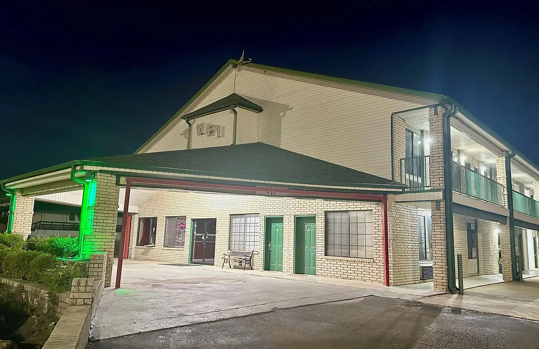 Western Plaza Inn-1