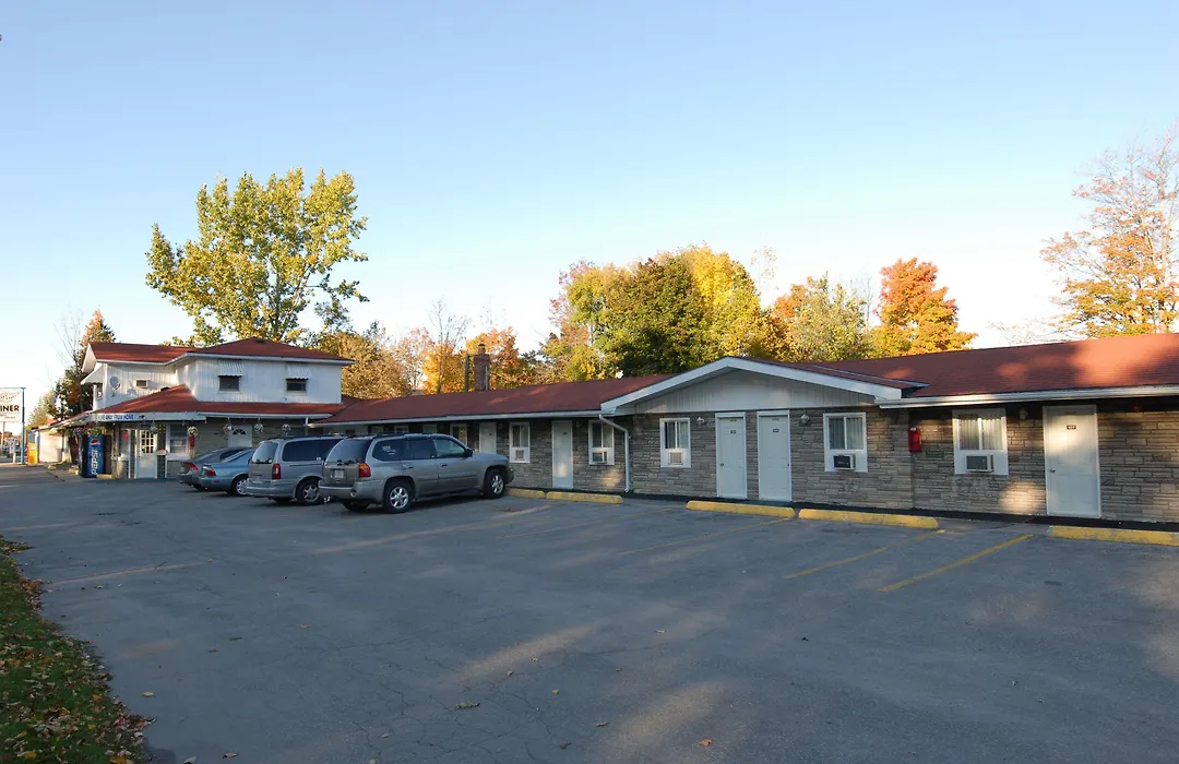 Kings Inn Orillia-1