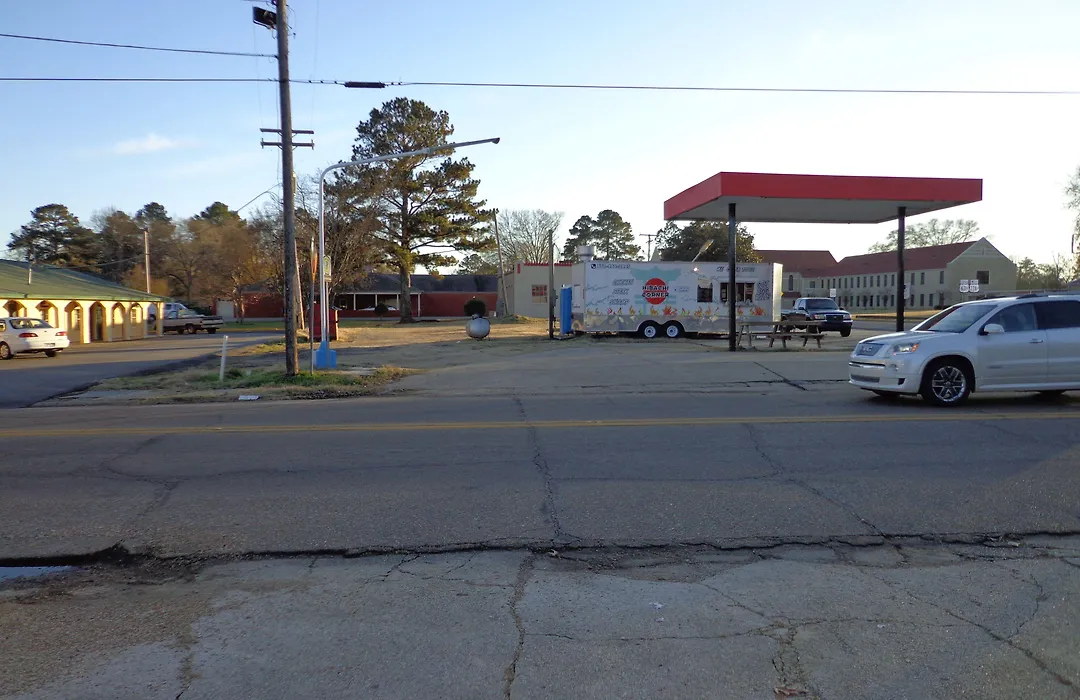 Economy Inn Express Warren-1