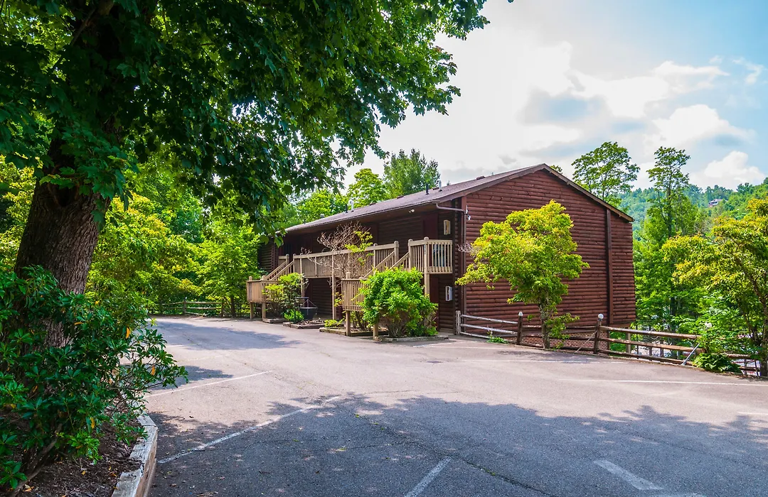 Highland Hills Motel & Cabins-1